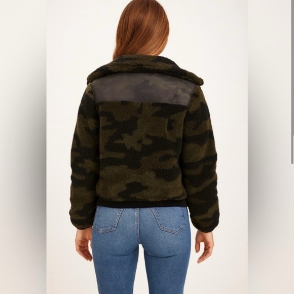 Generation Love Cedric Camouflage Fleece/Size Medium - Picture 2 of 9